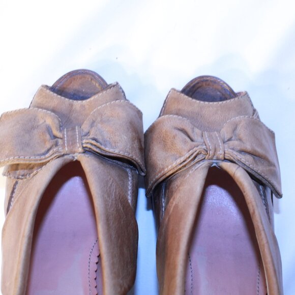 Miss Albright Anthropologie Size 8B Distressed Tan Leather Peep Toe Big Bow Heel - Picture 11 of 15